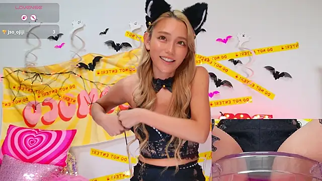 -LOCOMOCO- online show from 10/31/25, 10:23