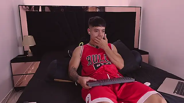 ErosKhaos online show from 12/01/25, 04:52