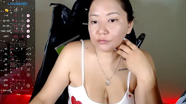 Snapshot of LisaAsianFlower chatting on 07/08/26, 03:19 LisaAsianFlower online show from 07/08/26, 03:19