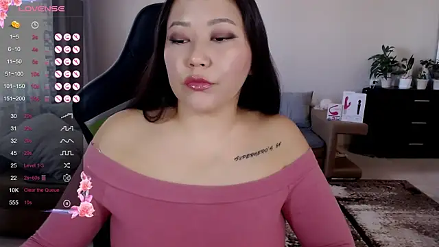 Snapshot of LisaAsianFlower chatting on 09/10/25, 03:49 LisaAsianFlower online show from 09/10/25, 03:49