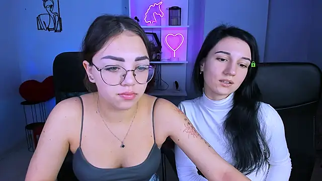 Snapshot of kiki_swan chatting on 11/13/25, 07:45 kiki swan online show from 11/13/25, 07:45