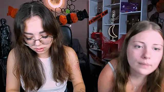 Snapshot of kiki_swan chatting on 10/23/25, 06:12 kiki swan online show from 10/23/25, 06:12