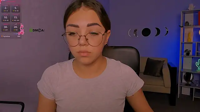 Snapshot of kiki_swan chatting on 11/05/25, 10:51 kiki swan online show from 11/05/25, 10:51