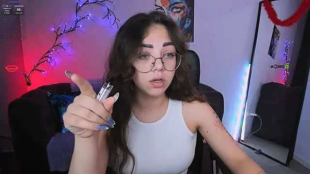 Snapshot of kiki_swan chatting on 11/24/25, 09:42 kiki swan online show from 11/24/25, 09:42