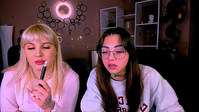 Snapshot of kiki_swan chatting on 02/06/26, 07:04 kiki swan online show from 02/06/26, 07:04