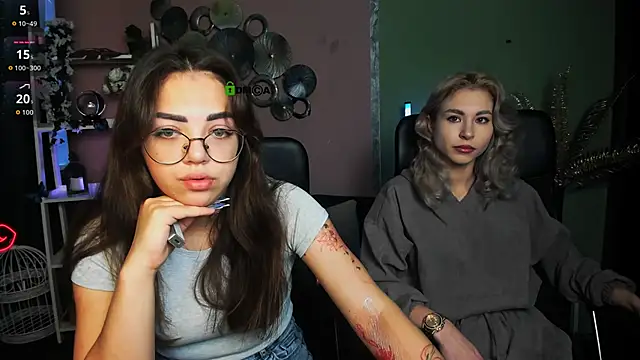 Snapshot of kiki_swan chatting on 11/25/25, 07:30 kiki swan online show from 11/25/25, 07:30