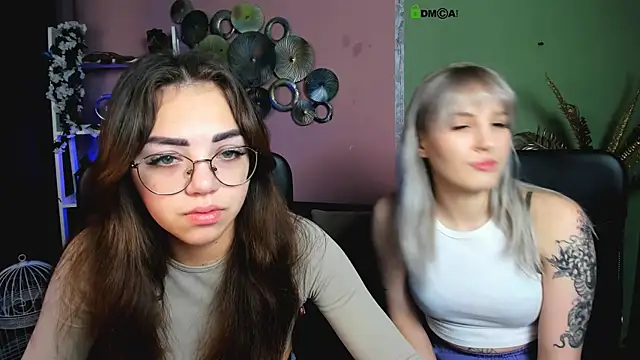 Snapshot of kiki_swan chatting on 12/04/25, 06:45 kiki swan online show from 12/04/25, 06:45