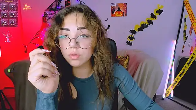 Snapshot of kiki_swan chatting on 10/30/25, 10:02 kiki swan online show from 10/30/25, 10:02