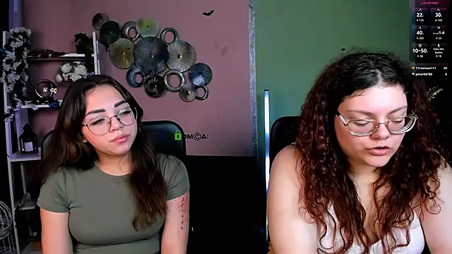 Snapshot of kiki_swan chatting on 12/05/25, 08:46 kiki swan online show from 12/05/25, 08:46