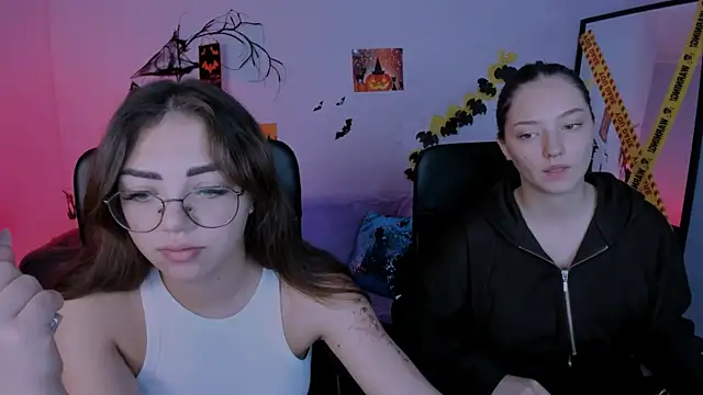 Snapshot of kiki_swan chatting on 11/04/25, 06:50 kiki swan online show from 11/04/25, 06:50