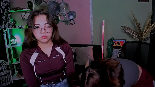 Snapshot of kiki_swan chatting on 12/18/25, 06:51 kiki swan online show from 12/18/25, 06:51