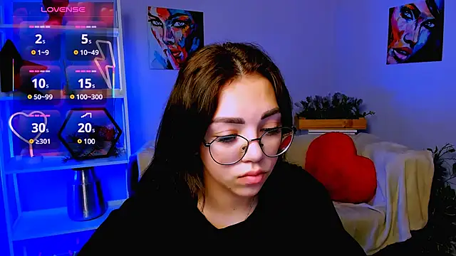 Snapshot of kiki_swan chatting on 03/17/25, 10:38 kiki swan online show from 03/17/25, 10:38