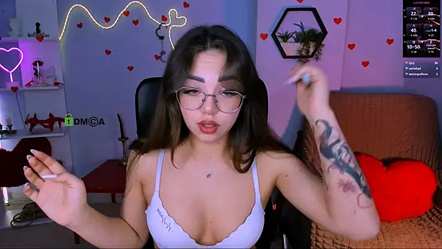 Snapshot of kiki_swan chatting on 04/13/26, 09:24 kiki swan online show from 04/13/26, 09:24