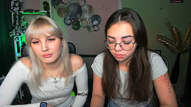 Snapshot of kiki_swan chatting on 12/22/25, 07:08 kiki swan online show from 12/22/25, 07:08