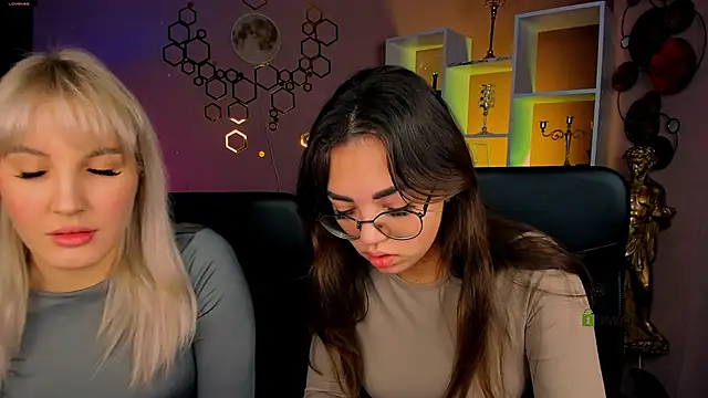 Snapshot of kiki_swan chatting on 12/19/25, 06:38 kiki swan online show from 12/19/25, 06:38