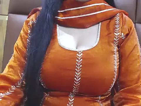 Snapshot of RealNaina chatting on 07/10/26, 05:57 RealNaina online show from 07/10/26, 05:57