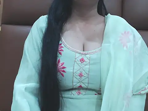 RealNaina online show from 11/16/25, 05:39