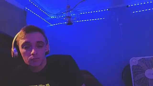 Ilovepussy1911 online show from 04/12/26, 11:46