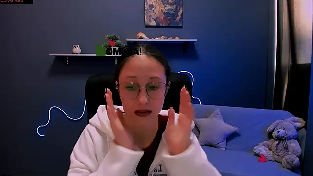 mona cloud online show from 03/07/25, 09:29