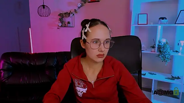 mona cloud online show from 03/24/26, 11:38