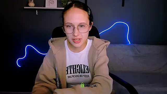 mona cloud online show from 09/24/25, 07:31