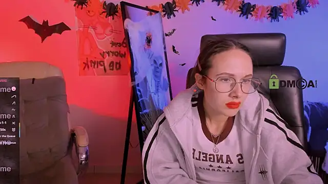 mona cloud online show from 11/04/25, 12:03