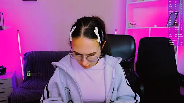 mona cloud online show from 11/13/25, 02:15