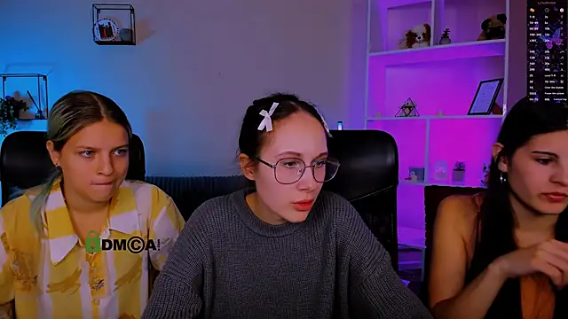 mona cloud online show from 11/18/25, 08:56