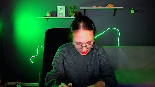 mona cloud online show from 10/16/25, 07:55