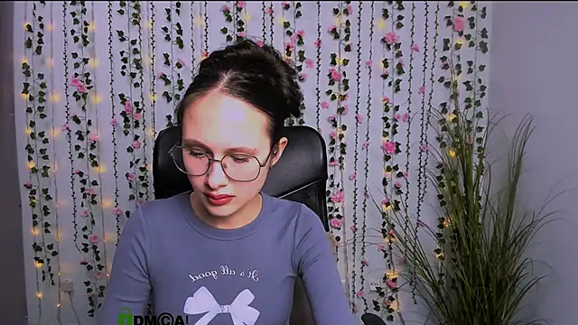 mona cloud online show from 03/21/25, 03:57