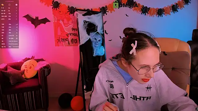 mona cloud online show from 11/03/25, 01:55