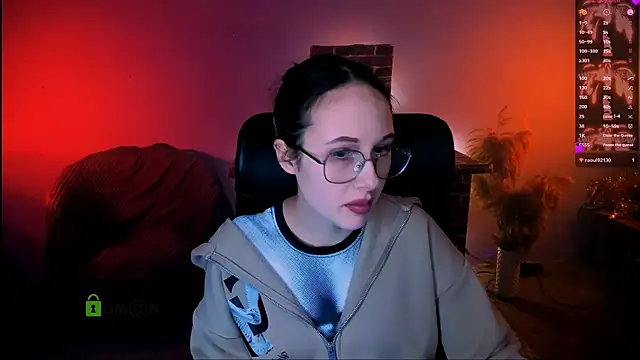 Snapshot of mona_cloud chatting on 12/19/25, 07:49 mona cloud online show from 12/19/25, 07:49