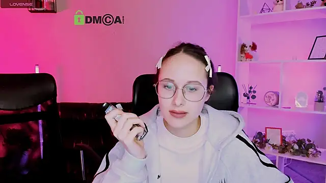 mona cloud online show from 12/16/25, 12:15