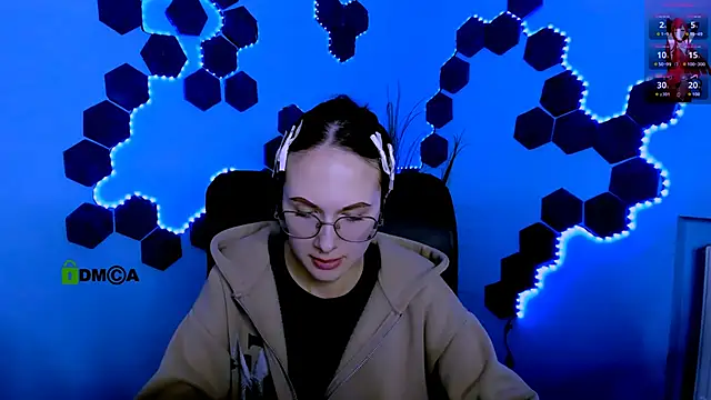 Snapshot of mona_cloud chatting on 02/14/26, 09:04 mona cloud online show from 02/14/26, 09:04