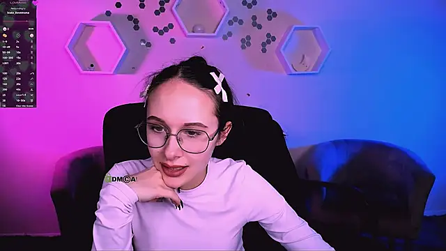 mona cloud online show from 12/01/25, 01:17