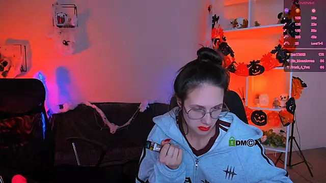 mona cloud online show from 10/30/25, 02:43