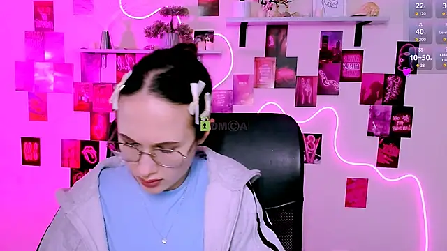 mona cloud online show from 04/30/26, 08:57