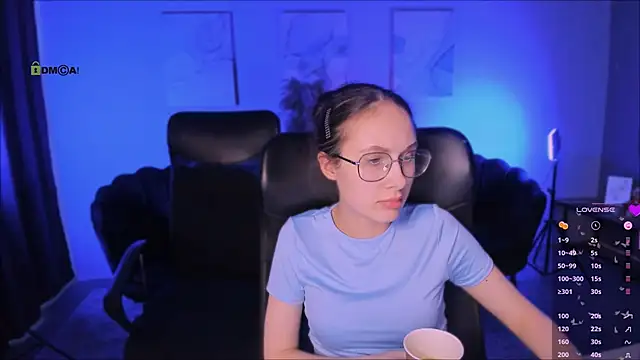 mona cloud online show from 11/23/25, 12:09