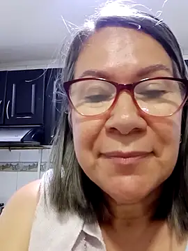 Snapshot of victoria_wayne chatting on 10/29/25, 10:03 victoria wayne online show from 10/29/25, 10:03