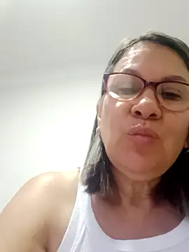 Snapshot of victoria_wayne chatting on 11/29/25, 10:37 victoria wayne online show from 11/29/25, 10:37