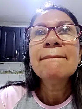 Snapshot of victoria_wayne chatting on 09/17/25, 10:17 victoria wayne online show from 09/17/25, 10:17