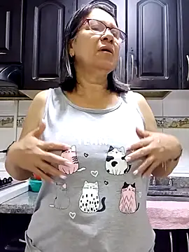 Snapshot of victoria_wayne chatting on 10/18/25, 10:17 victoria wayne online show from 10/18/25, 10:17