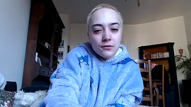 Snapshot of OllympeKaii chatting on 03/17/25, 07:57 OllympeKaii online show from 03/17/25, 07:57