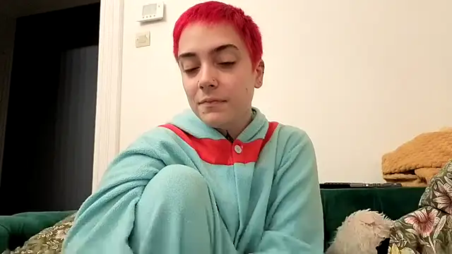 Snapshot of OllympeKaii chatting on 10/17/25, 05:44 OllympeKaii online show from 10/17/25, 05:44