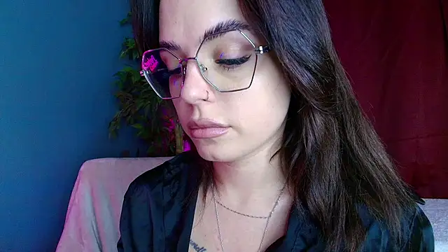 Snapshot of Perfect_Moans chatting on 06/17/26, 04:12 Perfect Moans online show from 06/17/26, 04:12