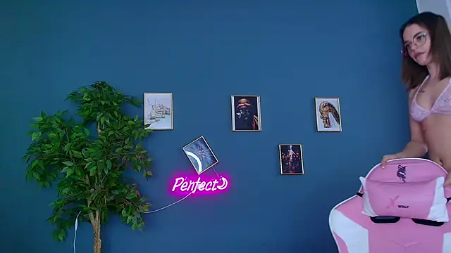 Snapshot of Perfect_Moans chatting on 02/03/26, 06:22 Perfect Moans online show from 02/03/26, 06:22