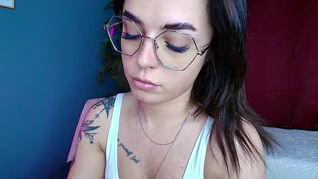 Snapshot of Perfect_Moans chatting on 06/16/26, 04:12 Perfect Moans online show from 06/16/26, 04:12
