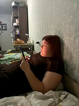 Snapshot of Dreamy_Desire chatting on 10/15/25, 05:54 Dreamy Desire online show from 10/15/25, 05:54