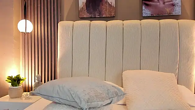 GiannaColling1 online show from 10/29/25, 09:14