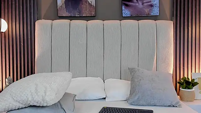 GiannaColling1 online show from 11/05/25, 05:16